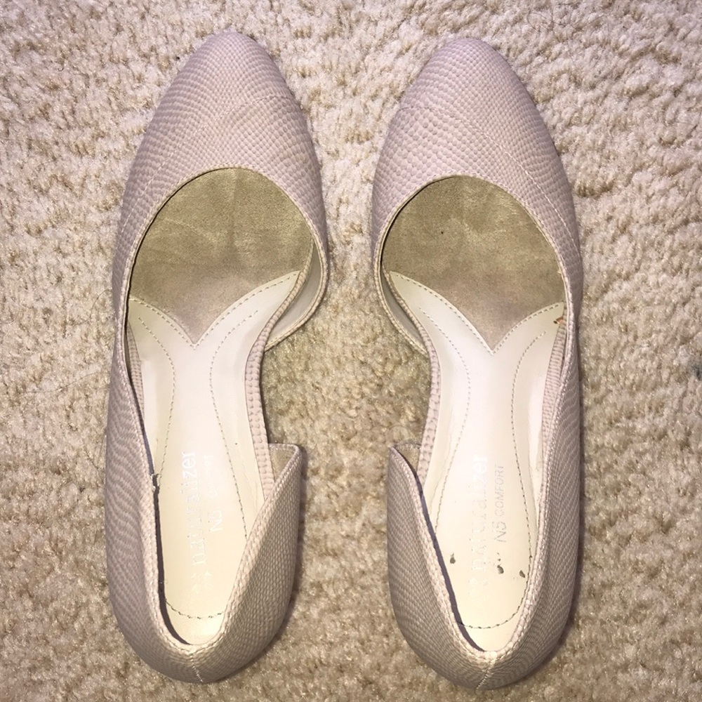 Heeled shoes from Naturalizer. Once used.